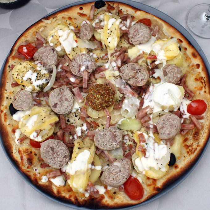 Pizza Lyonnaise